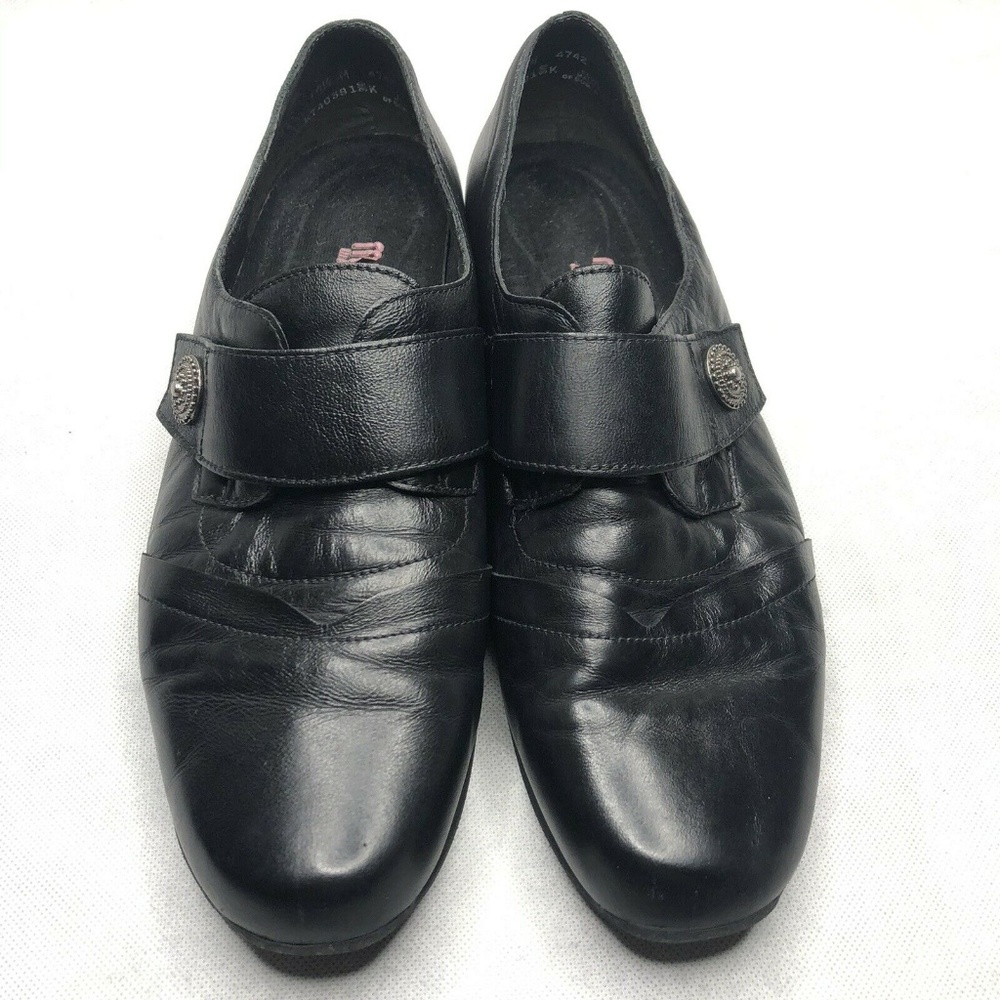 Munro American Slip On Flat Black Leather Button - Picture 4 of 8
